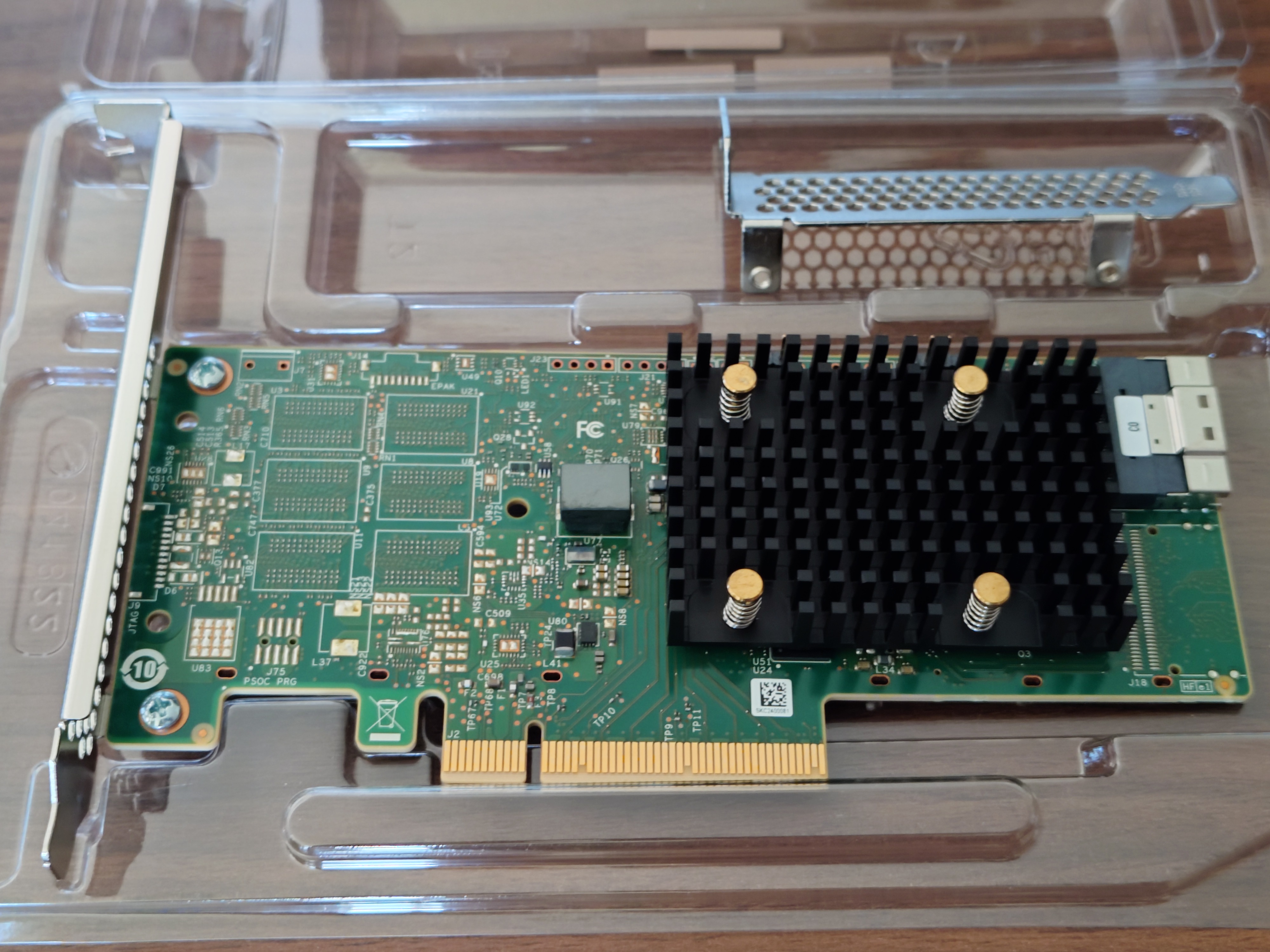 Image of the HBA "LSI 9500-8i Tri-Mode" card